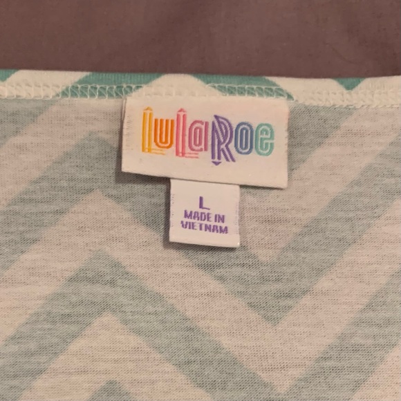 EUC LuLaRoe Perfect Tee. Large. - Picture 2 of 4